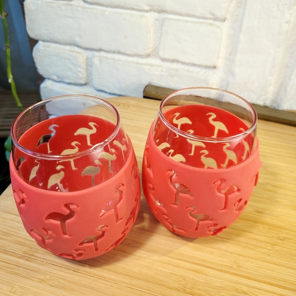 Flamingo Pattern Silicone Skinned Wine Glasses - Picture 4 of 7